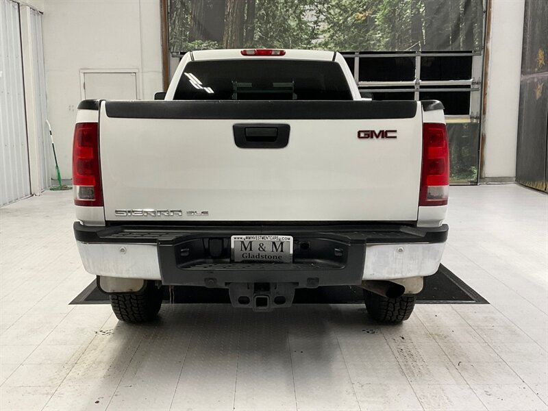 2013 GMC Sierra 2500 SLE Crew Cab 4X4 / 6.0 V8 / NEW TIRES / LONG BED  Z71 OFF RD PKG/ 6.0L V8 GAS / CLEAN INSIDE & OUT / RUST FREE - Photo 6 - Gladstone, OR 97027