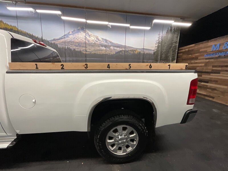 2013 GMC Sierra 2500 SLE Crew Cab 4X4 / 6.0 V8 / NEW TIRES / LONG BED  Z71 OFF RD PKG/ 6.0L V8 GAS / CLEAN INSIDE & OUT / RUST FREE - Photo 9 - Gladstone, OR 97027