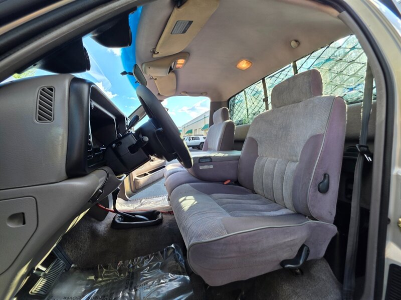 1995 Dodge Ram 3500 DUALLY / 4X4 / 12-VALVE / 5.9L DIESEL / LONG BED / SINGLE CAB / CUMMINS / 1-TON - Photo 17 - Portland, OR 97217