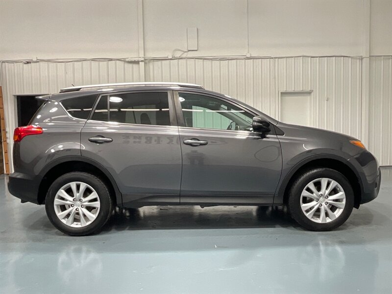 2014 Toyota RAV4 Limited 4X4 / Leather / Sunroof / 1-OWNER LOCAL  / Backup Camera & Heated Seats - Photo 4 - Gladstone, OR 97027