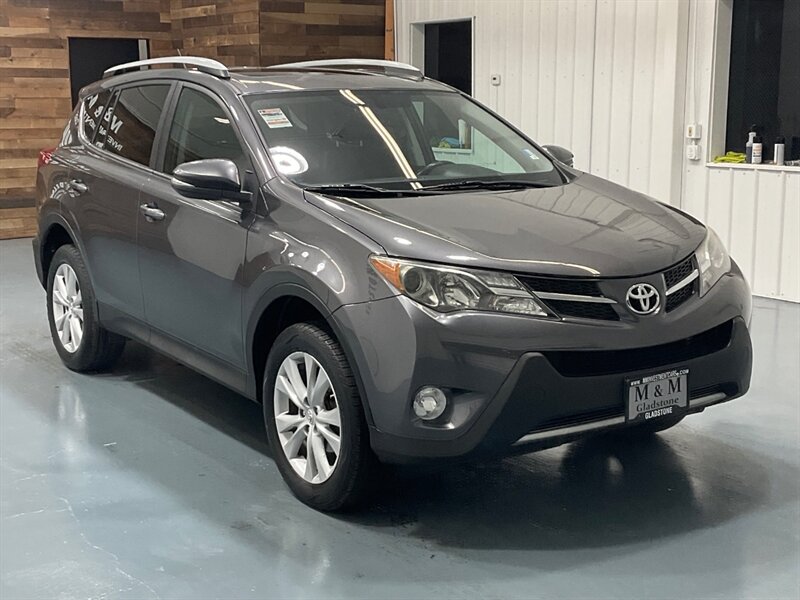 2014 Toyota RAV4 Limited 4X4 / Leather / Sunroof / 1-OWNER LOCAL  / Backup Camera & Heated Seats - Photo 2 - Gladstone, OR 97027