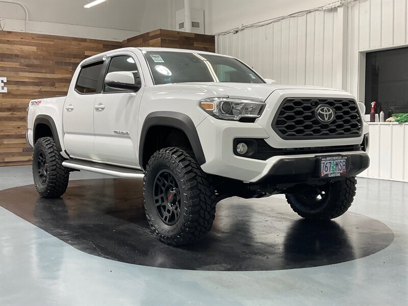 2020 Toyota Tacoma TRD Off-Road 4x4 /V6/ NEW LIFT WHEELS TIRES  / LOCAL OREGON TRUCK / NO RUST - Photo 2 - Gladstone, OR 97027