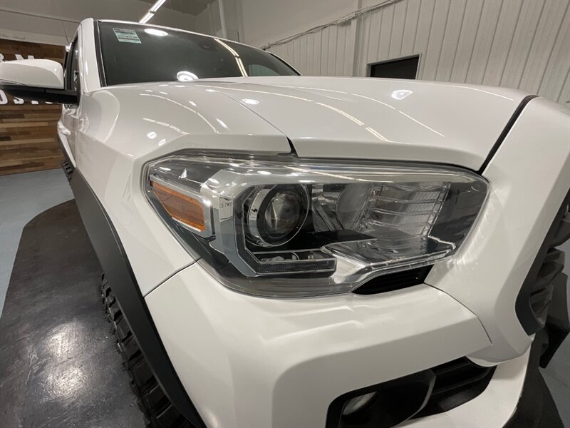 2020 Toyota Tacoma TRD Off-Road 4x4 /V6/ NEW LIFT WHEELS TIRES  / LOCAL OREGON TRUCK / NO RUST - Photo 29 - Gladstone, OR 97027