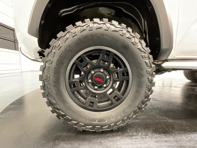 2020 Toyota Tacoma TRD Off-Road 4x4 /V6/ NEW LIFT WHEELS TIRES  / LOCAL OREGON TRUCK / NO RUST - Photo 23 - Gladstone, OR 97027