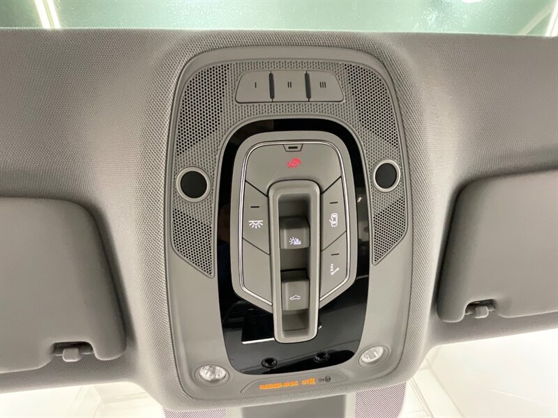 2018 Audi Q5 2.0T quattro Premium Plus AWD / Panoramic Sunroof / Navigation & Backup Camera / Leather Heated Seats - Photo 17 - Gladstone, OR 97027