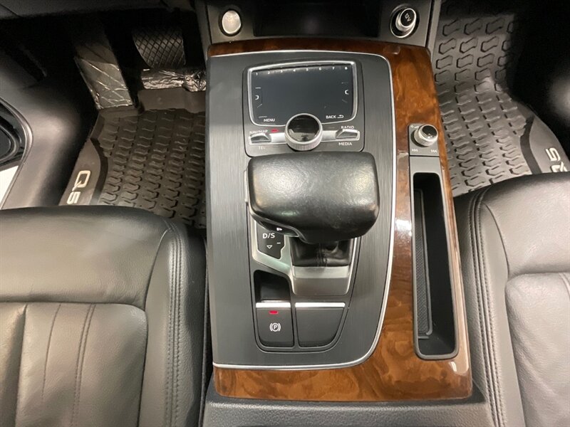 2018 Audi Q5 2.0T quattro Premium Plus AWD / Panoramic Sunroof / Navigation & Backup Camera / Leather Heated Seats - Photo 19 - Gladstone, OR 97027