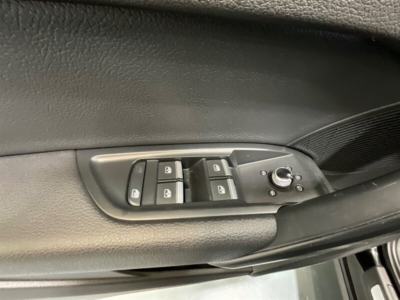 2018 Audi Q5 2.0T quattro Premium Plus AWD / Panoramic Sunroof / Navigation & Backup Camera / Leather Heated Seats - Photo 42 - Gladstone, OR 97027