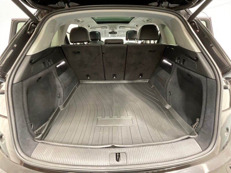 2018 Audi Q5 2.0T quattro Premium Plus AWD / Panoramic Sunroof / Navigation & Backup Camera / Leather Heated Seats - Photo 22 - Gladstone, OR 97027