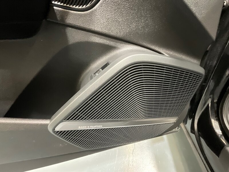 2018 Audi Q5 2.0T quattro Premium Plus AWD / Panoramic Sunroof / Navigation & Backup Camera / Leather Heated Seats - Photo 43 - Gladstone, OR 97027