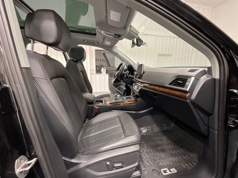 2018 Audi Q5 2.0T quattro Premium Plus AWD / Panoramic Sunroof / Navigation & Backup Camera / Leather Heated Seats - Photo 13 - Gladstone, OR 97027