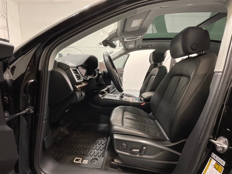 2018 Audi Q5 2.0T quattro Premium Plus AWD / Panoramic Sunroof / Navigation & Backup Camera / Leather Heated Seats - Photo 10 - Gladstone, OR 97027