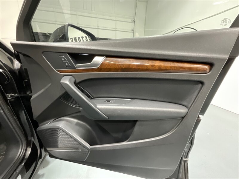 2018 Audi Q5 2.0T quattro Premium Plus AWD / Panoramic Sunroof / Navigation & Backup Camera / Leather Heated Seats - Photo 33 - Gladstone, OR 97027