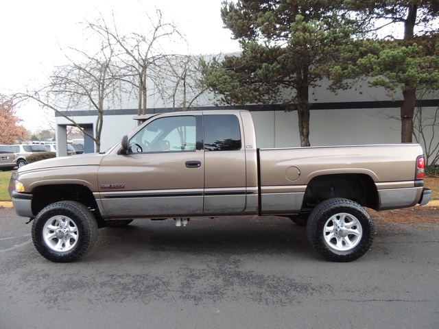 2001 Dodge Ram 2500 SLT/ 4X4 / 5.9L Cummins Diesel/ 6-Speed Manual/   - Photo 3 - Portland, OR 97217