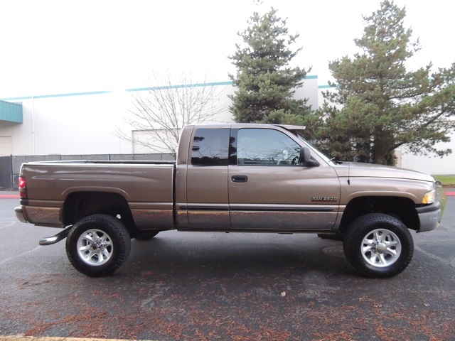 2001 Dodge Ram 2500 SLT/ 4X4 / 5.9L Cummins Diesel/ 6-Speed Manual/   - Photo 4 - Portland, OR 97217