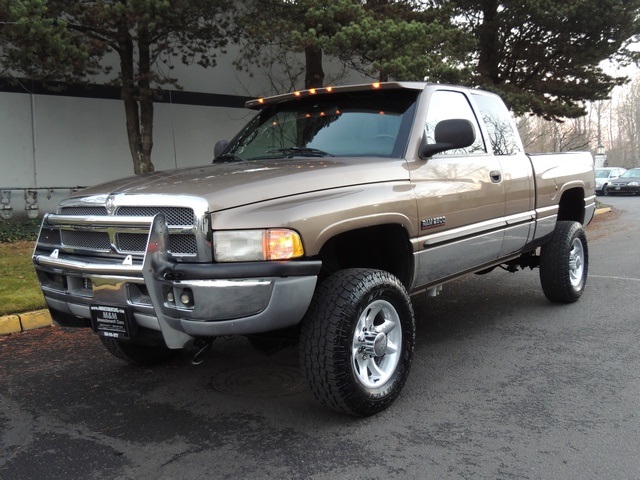 2001 Dodge Ram 2500 SLT/ 4X4 / 5.9L Cummins Diesel/ 6-Speed Manual/   - Photo 1 - Portland, OR 97217