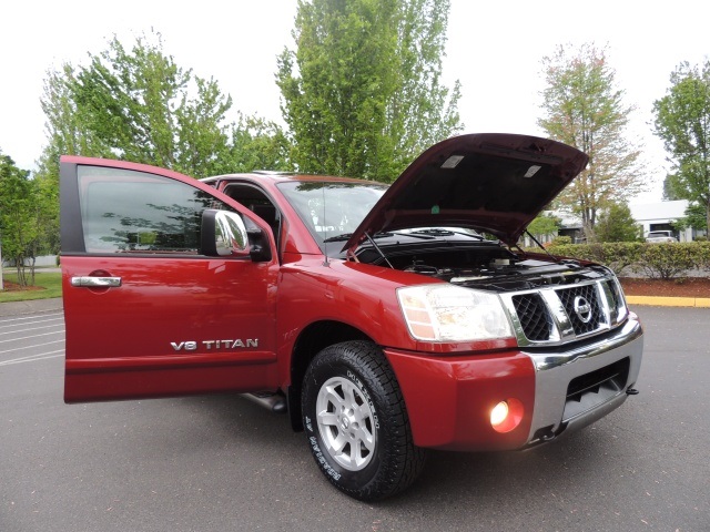 2005 Nissan Titan LE / 4X4 / Leather/ Navigation / Sunroof / DVD   - Photo 31 - Portland, OR 97217