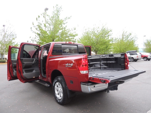 2005 Nissan Titan LE / 4X4 / Leather/ Navigation / Sunroof / DVD   - Photo 27 - Portland, OR 97217