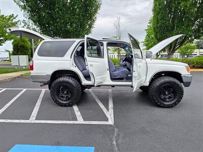 1997 Toyota 4Runner 4X4 V6/ 5-SPEED MANUAL / TIMING BELT DONE / LIFTED / NEW TIRES / NEW WHEELS / NEW LIFT / ZERO RUST !! - Photo 20 - Portland, OR 97217