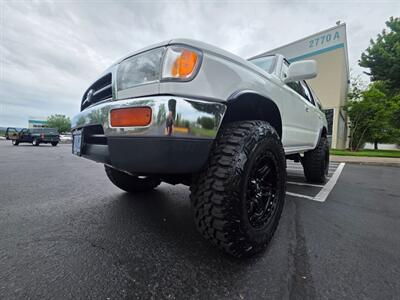 1997 Toyota 4Runner 4X4 V6/ 5-SPEED MANUAL / TIMING BELT DONE / LIFTED / NEW TIRES / NEW WHEELS / NEW LIFT / ZERO RUST !! - Photo 10 - Portland, OR 97217