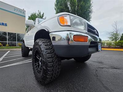1997 Toyota 4Runner 4X4 V6/ 5-SPEED MANUAL / TIMING BELT DONE / LIFTED / NEW TIRES / NEW WHEELS / NEW LIFT / ZERO RUST !! - Photo 9 - Portland, OR 97217
