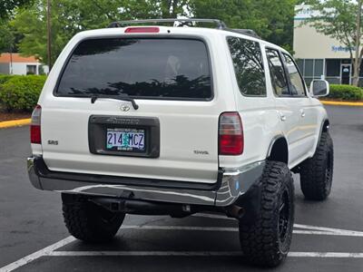1997 Toyota 4Runner 4X4 V6/ 5-SPEED MANUAL / TIMING BELT DONE / LIFTED / NEW TIRES / NEW WHEELS / NEW LIFT / ZERO RUST !! - Photo 8 - Portland, OR 97217