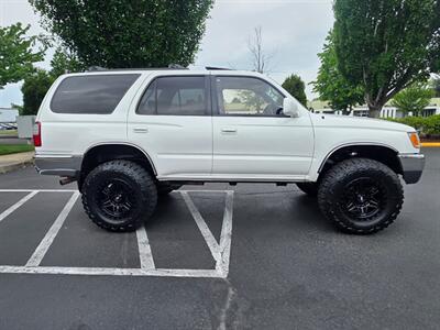 1997 Toyota 4Runner 4X4 V6/ 5-SPEED MANUAL / TIMING BELT DONE / LIFTED / NEW TIRES / NEW WHEELS / NEW LIFT / ZERO RUST !! - Photo 4 - Portland, OR 97217