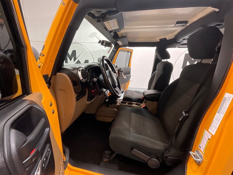 2012 Jeep Wrangler Unlimited Rubicon 4X4 / V6 /6-SPEED MANUAL /LIFTED / BRAND NEW 35 " MUD TIRES / Navigation / WINCH / ZERO RUST/ 77K MILES - Photo 12 - Gladstone, OR 97027