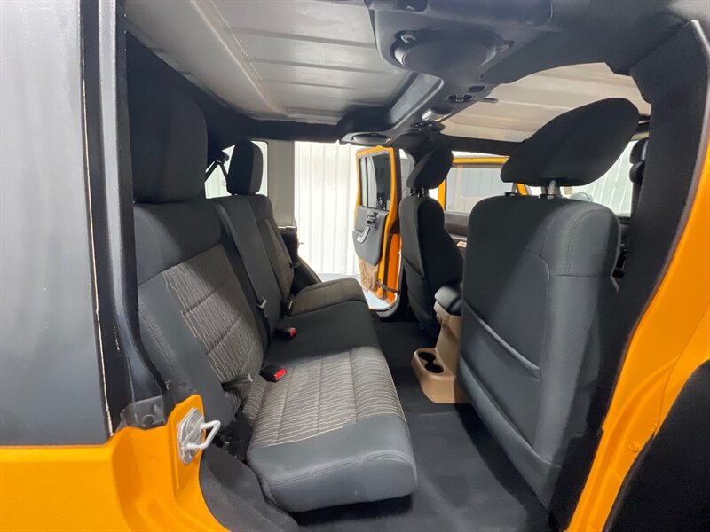 2012 Jeep Wrangler Unlimited Rubicon 4X4 / V6 /6-SPEED MANUAL /LIFTED / BRAND NEW 35 " MUD TIRES / Navigation / WINCH / ZERO RUST/ 77K MILES - Photo 15 - Gladstone, OR 97027