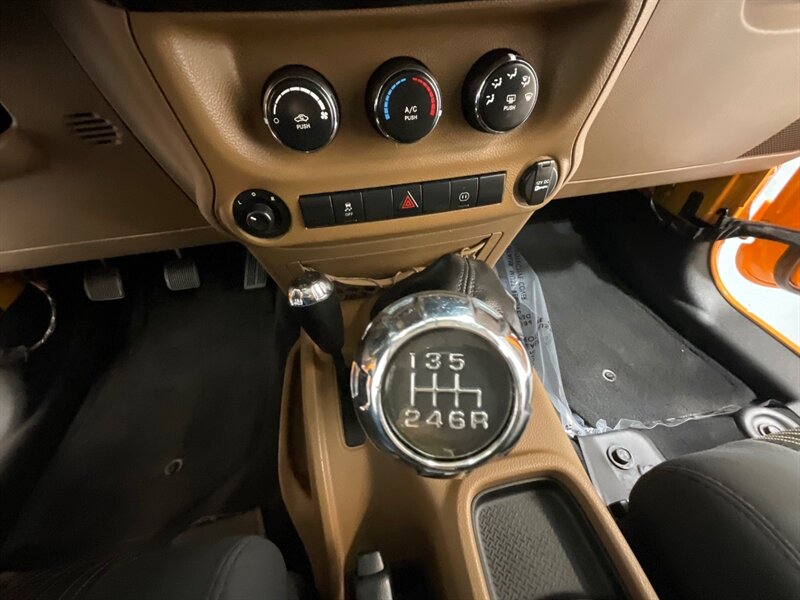2012 Jeep Wrangler Unlimited Rubicon 4X4 / V6 /6-SPEED MANUAL /LIFTED / BRAND NEW 35 " MUD TIRES / Navigation / WINCH / ZERO RUST/ 77K MILES - Photo 20 - Gladstone, OR 97027