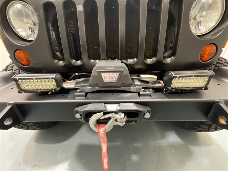 2012 Jeep Wrangler Unlimited Rubicon 4X4 / V6 /6-SPEED MANUAL /LIFTED / BRAND NEW 35 " MUD TIRES / Navigation / WINCH / ZERO RUST/ 77K MILES - Photo 10 - Gladstone, OR 97027