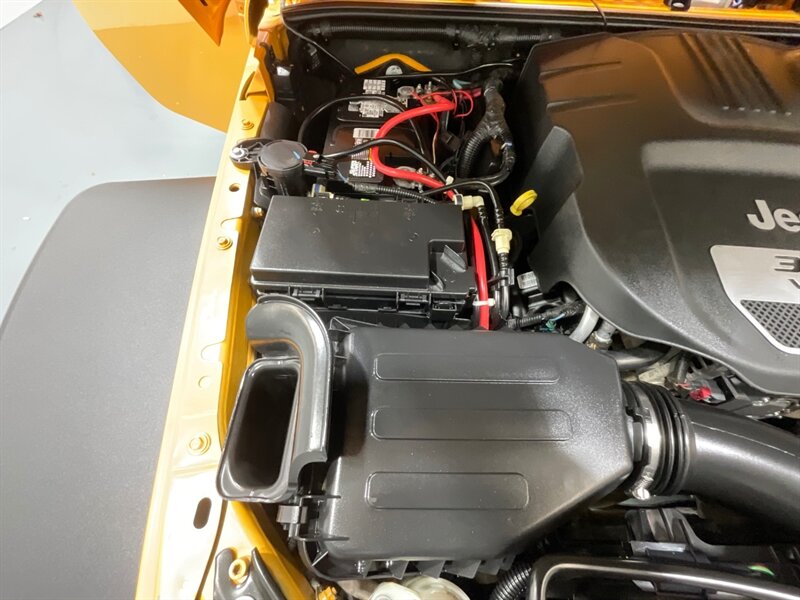 2012 Jeep Wrangler Unlimited Rubicon 4X4 / V6 /6-SPEED MANUAL /LIFTED / BRAND NEW 35 " MUD TIRES / Navigation / WINCH / ZERO RUST/ 77K MILES - Photo 52 - Gladstone, OR 97027