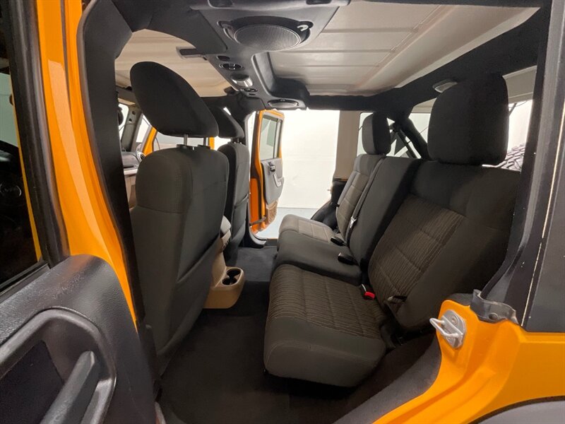 2012 Jeep Wrangler Unlimited Rubicon 4X4 / V6 /6-SPEED MANUAL /LIFTED / BRAND NEW 35 " MUD TIRES / Navigation / WINCH / ZERO RUST/ 77K MILES - Photo 13 - Gladstone, OR 97027