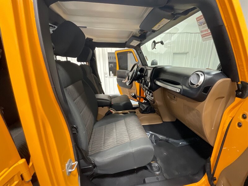 2012 Jeep Wrangler Unlimited Rubicon 4X4 / V6 /6-SPEED MANUAL /LIFTED / BRAND NEW 35 " MUD TIRES / Navigation / WINCH / ZERO RUST/ 77K MILES - Photo 16 - Gladstone, OR 97027