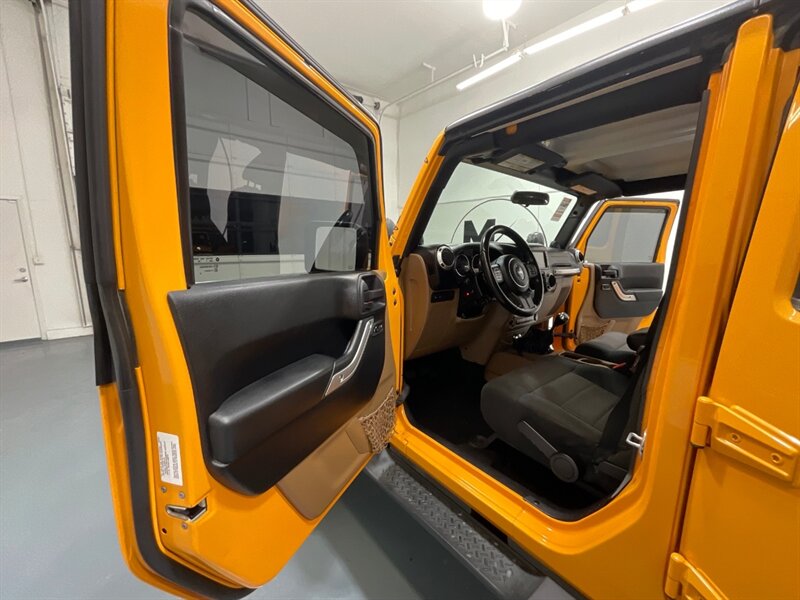 2012 Jeep Wrangler Unlimited Rubicon 4X4 / V6 /6-SPEED MANUAL /LIFTED / BRAND NEW 35 " MUD TIRES / Navigation / WINCH / ZERO RUST/ 77K MILES - Photo 34 - Gladstone, OR 97027