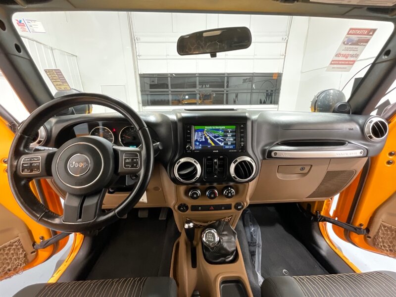 2012 Jeep Wrangler Unlimited Rubicon 4X4 / V6 /6-SPEED MANUAL /LIFTED / BRAND NEW 35 " MUD TIRES / Navigation / WINCH / ZERO RUST/ 77K MILES - Photo 17 - Gladstone, OR 97027