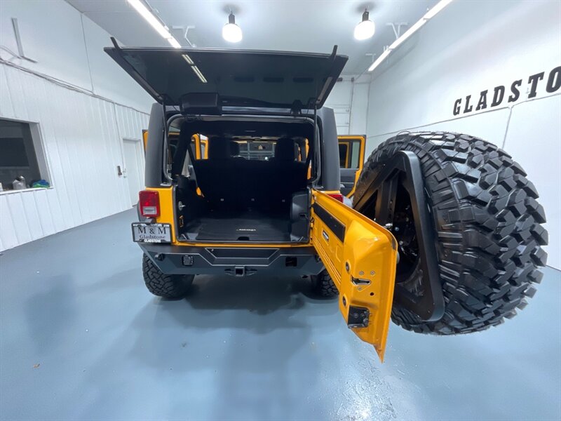 2012 Jeep Wrangler Unlimited Rubicon 4X4 / V6 /6-SPEED MANUAL /LIFTED / BRAND NEW 35 " MUD TIRES / Navigation / WINCH / ZERO RUST/ 77K MILES - Photo 9 - Gladstone, OR 97027
