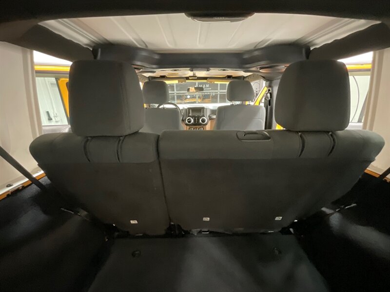 2012 Jeep Wrangler Unlimited Rubicon 4X4 / V6 /6-SPEED MANUAL /LIFTED / BRAND NEW 35 " MUD TIRES / Navigation / WINCH / ZERO RUST/ 77K MILES - Photo 44 - Gladstone, OR 97027