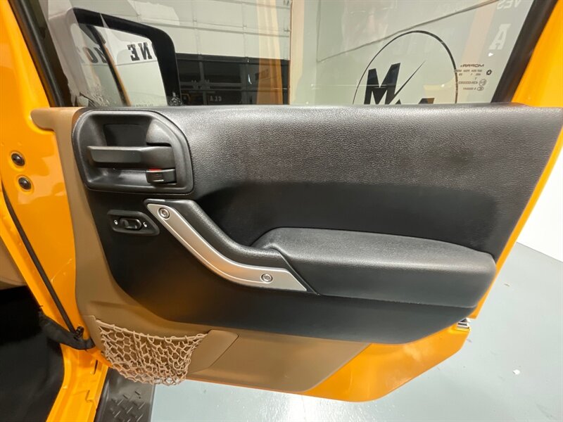 2012 Jeep Wrangler Unlimited Rubicon 4X4 / V6 /6-SPEED MANUAL /LIFTED / BRAND NEW 35 " MUD TIRES / Navigation / WINCH / ZERO RUST/ 77K MILES - Photo 36 - Gladstone, OR 97027