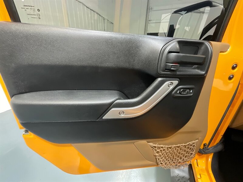 2012 Jeep Wrangler Unlimited Rubicon 4X4 / V6 /6-SPEED MANUAL /LIFTED / BRAND NEW 35 " MUD TIRES / Navigation / WINCH / ZERO RUST/ 77K MILES - Photo 35 - Gladstone, OR 97027