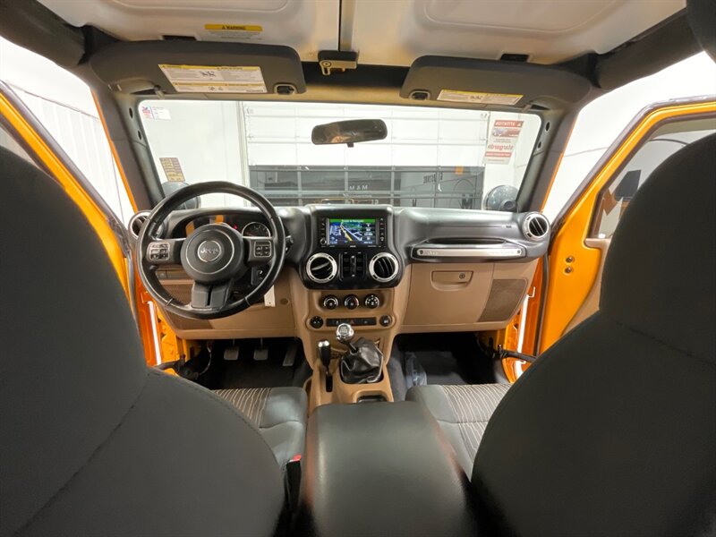 2012 Jeep Wrangler Unlimited Rubicon 4X4 / V6 /6-SPEED MANUAL /LIFTED / BRAND NEW 35 " MUD TIRES / Navigation / WINCH / ZERO RUST/ 77K MILES - Photo 46 - Gladstone, OR 97027