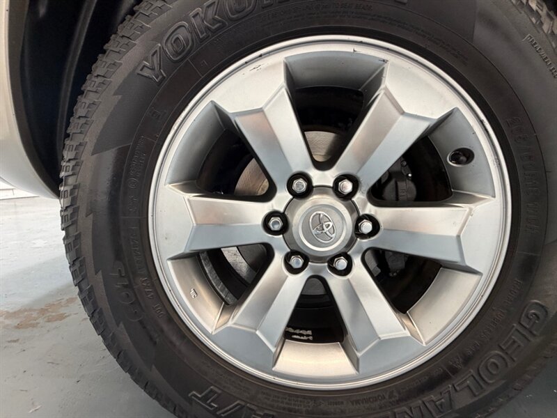 2004 Toyota 4Runner SR5 4x4 / 4.0L V6 / Central DIff Lock / ZERO RUST / LOCAL SUV / Tow Package - Photo 51 - Gladstone, OR 97027