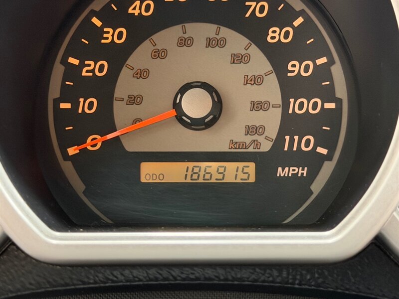 2004 Toyota 4Runner SR5 4x4 / 4.0L V6 / Central DIff Lock / ZERO RUST / LOCAL SUV / Tow Package - Photo 18 - Gladstone, OR 97027