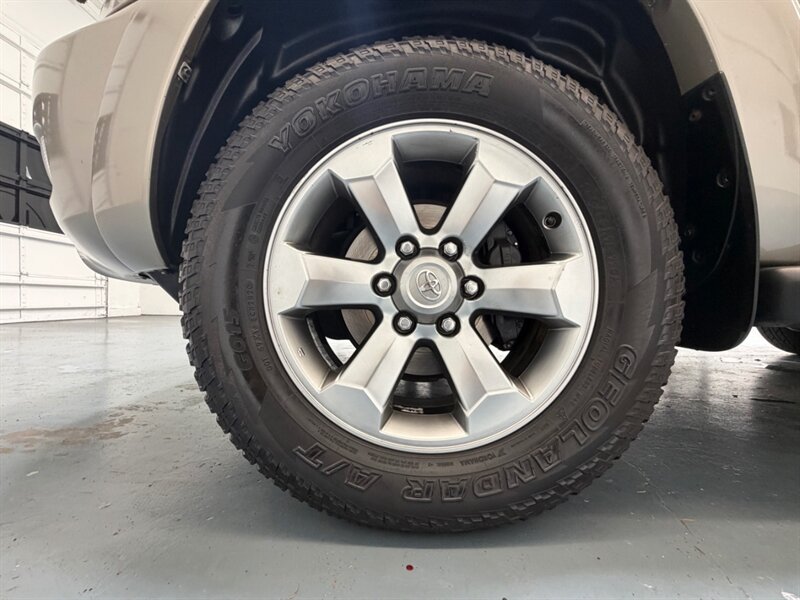 2004 Toyota 4Runner SR5 4x4 / 4.0L V6 / Central DIff Lock / ZERO RUST / LOCAL SUV / Tow Package - Photo 23 - Gladstone, OR 97027