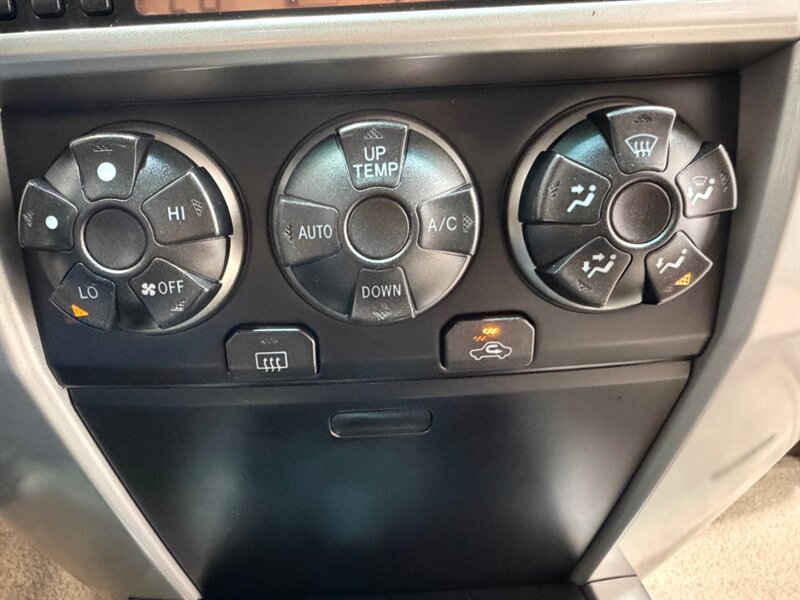 2004 Toyota 4Runner SR5 4x4 / 4.0L V6 / Central DIff Lock / ZERO RUST / LOCAL SUV / Tow Package - Photo 20 - Gladstone, OR 97027