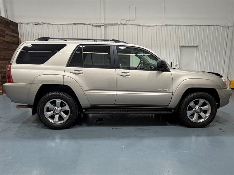 2004 Toyota 4Runner SR5 4x4 / 4.0L V6 / Central DIff Lock / ZERO RUST / LOCAL SUV / Tow Package - Photo 4 - Gladstone, OR 97027