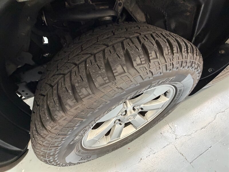 2004 Toyota 4Runner SR5 4x4 / 4.0L V6 / Central DIff Lock / ZERO RUST / LOCAL SUV / Tow Package - Photo 24 - Gladstone, OR 97027