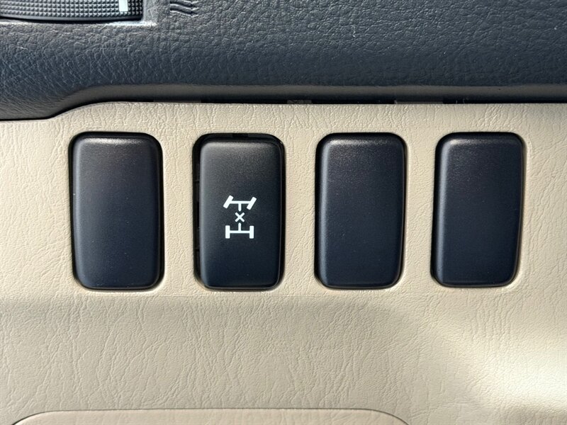 2004 Toyota 4Runner SR5 4x4 / 4.0L V6 / Central DIff Lock / ZERO RUST / LOCAL SUV / Tow Package - Photo 22 - Gladstone, OR 97027