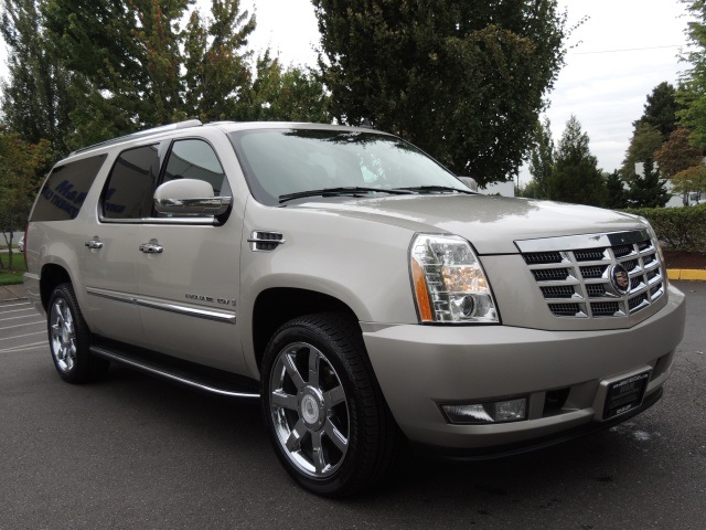 2007 Cadillac Escalade ESV 4WD / Navigation / 2 DVDs / Excel Cond   - Photo 2 - Portland, OR 97217