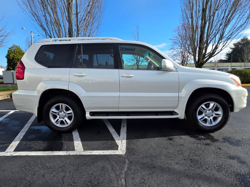 2004 Lexus GX 470 4X4 / V8 4.7L / 8-Passenger / NAVi / Back Cam  / DVD / Timing Belt Done / Always Serviced At Lexus / Fully Loaded / 1-Owner - Photo 4 - Portland, OR 97217