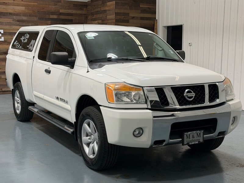 2012 Nissan Titan SV King Cab 4dr 4X4 / 1-OWNER / 76K MILES  / ZERO RUST - Photo 2 - Gladstone, OR 97027